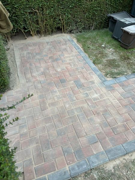 Close view of the small bin pad with its charcoal block border