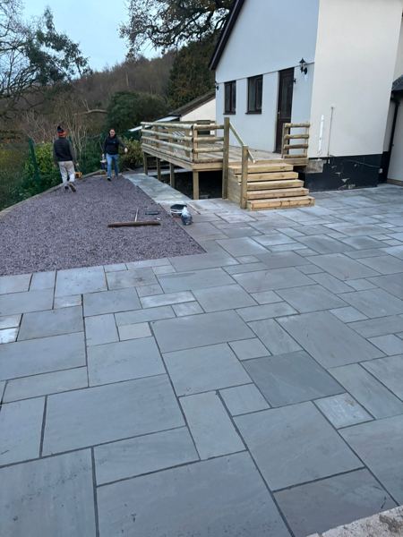 Plum slate chippings along the fence beside the new sandstone paving